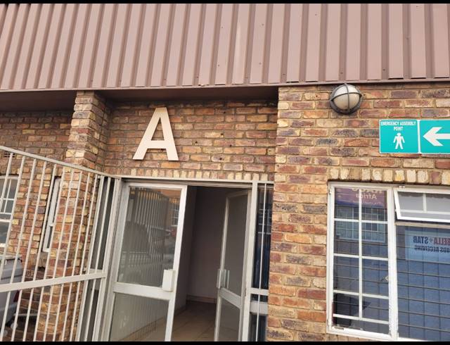 Warehouse property to rent in ANDERBOLT